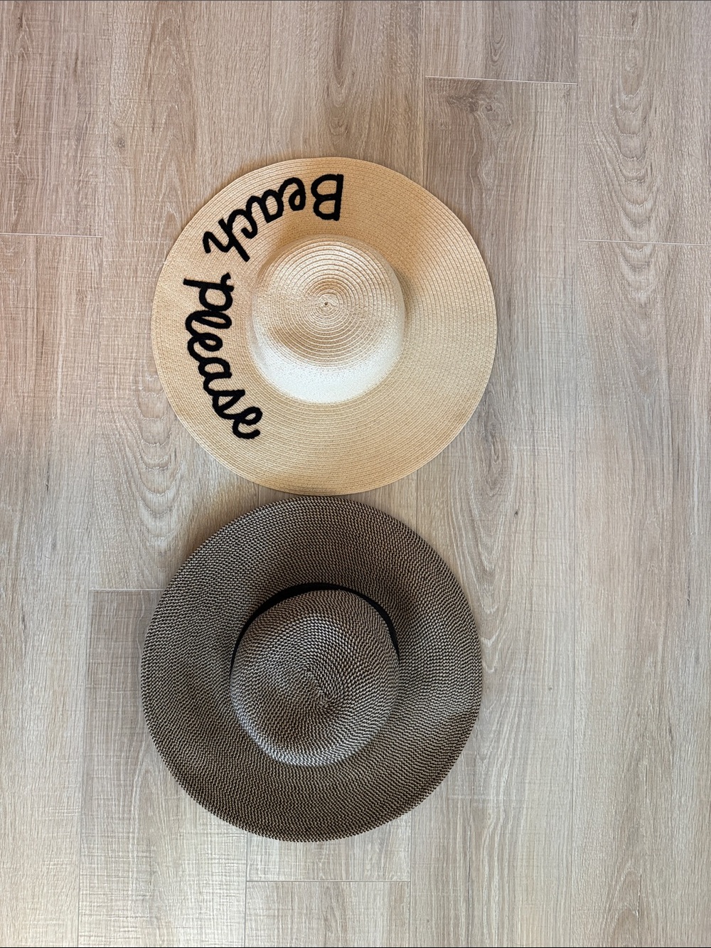 Straw beach please sun hat. Also Wide Brim Sun Hat black and tan
